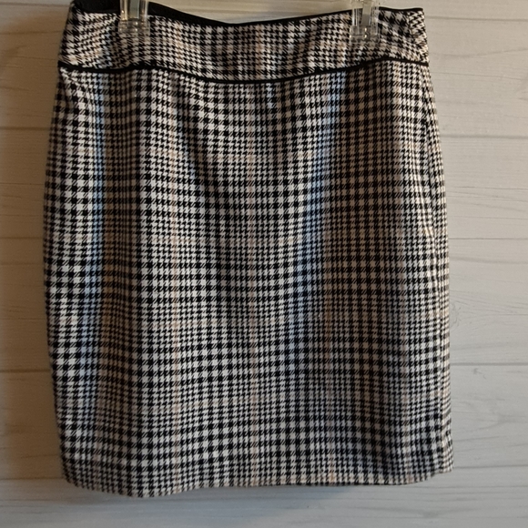 Banana Repuplic Skirt - Picture 2 of 5